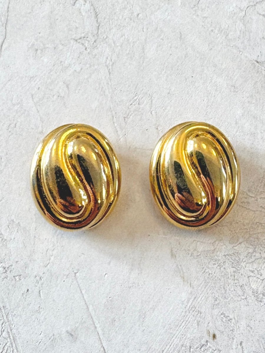 Gold Tone Swirly Toi et Moi Clip On Earrings (Vintage) - Made X Hudson