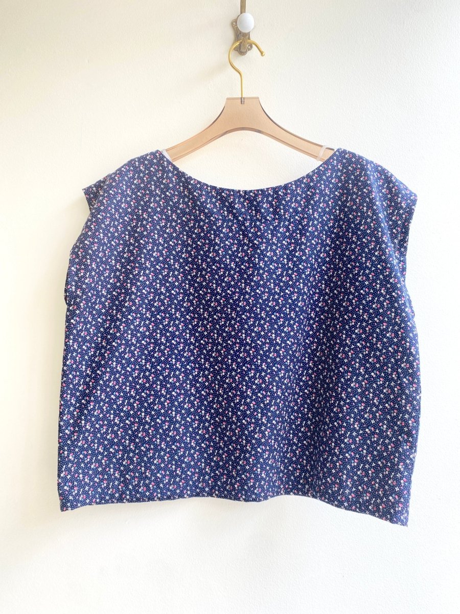 Navy Strawberries & Daisies Heritage Box Top - Made X Hudson