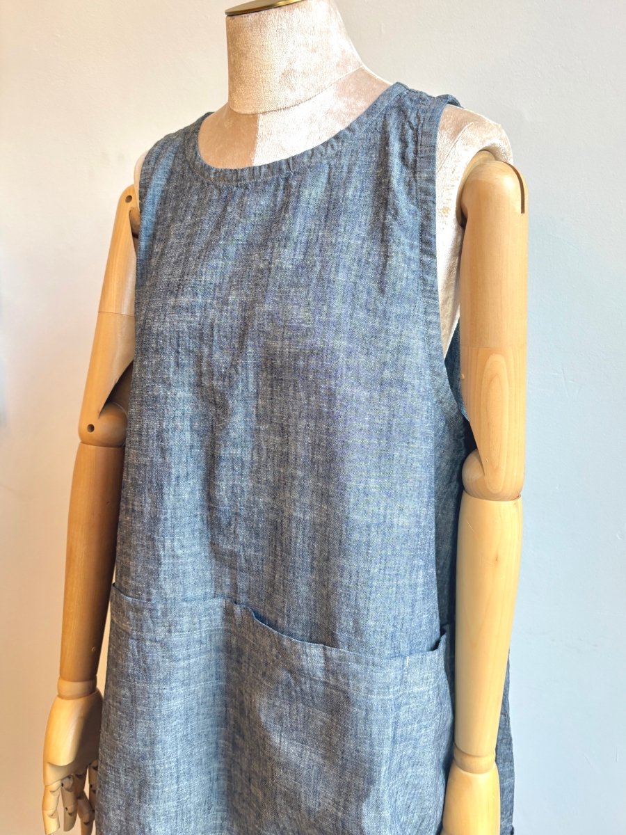 Studio Apron in Dark Chambray - Made X Hudson