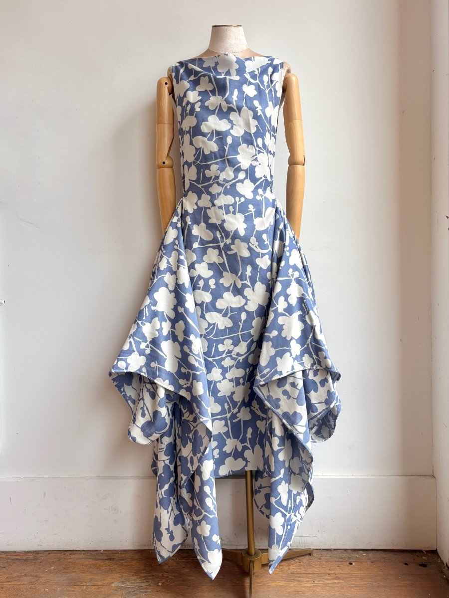 Zero - Waste White and Dusky Blue Floral Silhouette - Made X Hudson