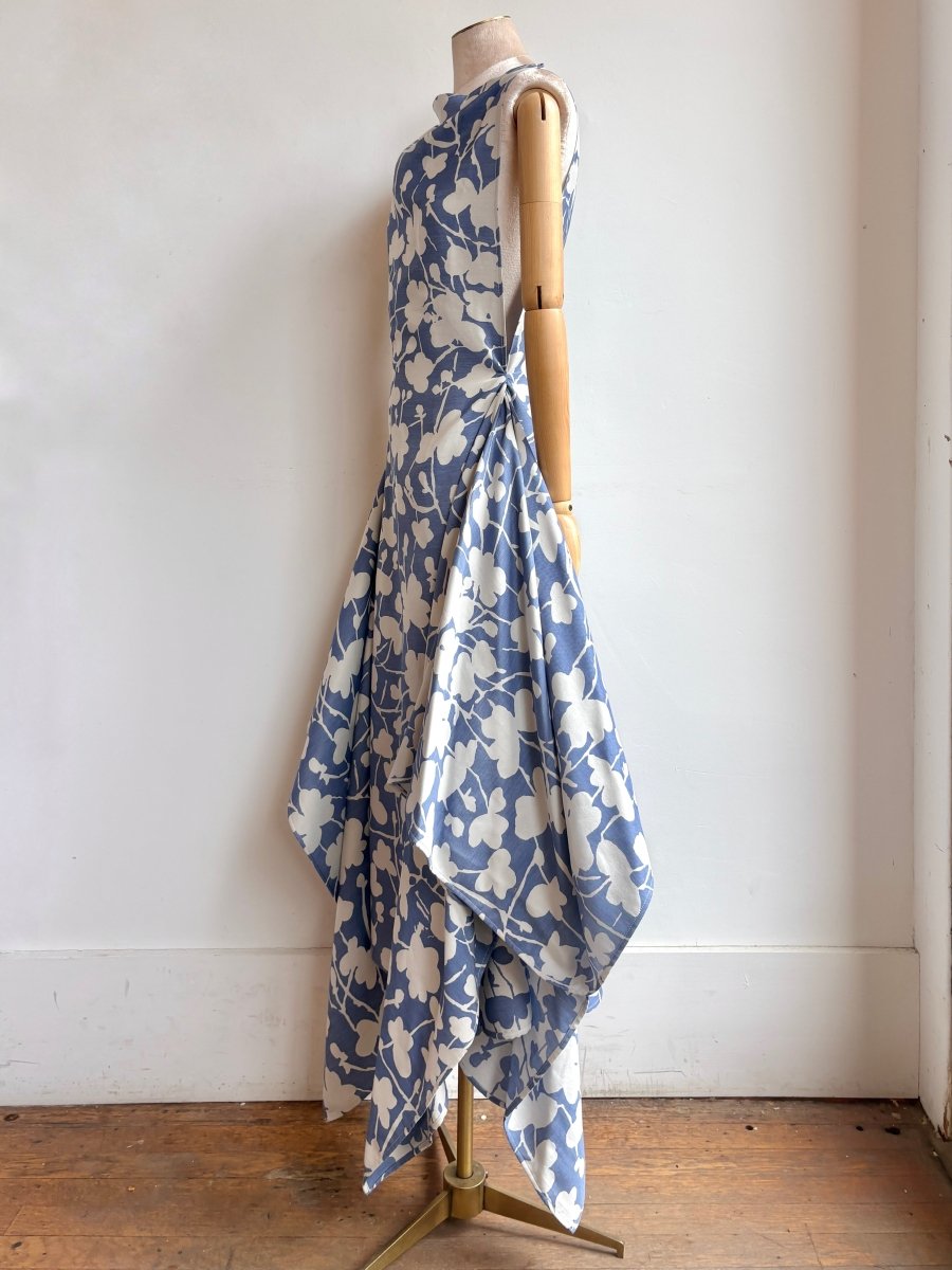 Zero - Waste White and Dusky Blue Floral Silhouette - Made X Hudson
