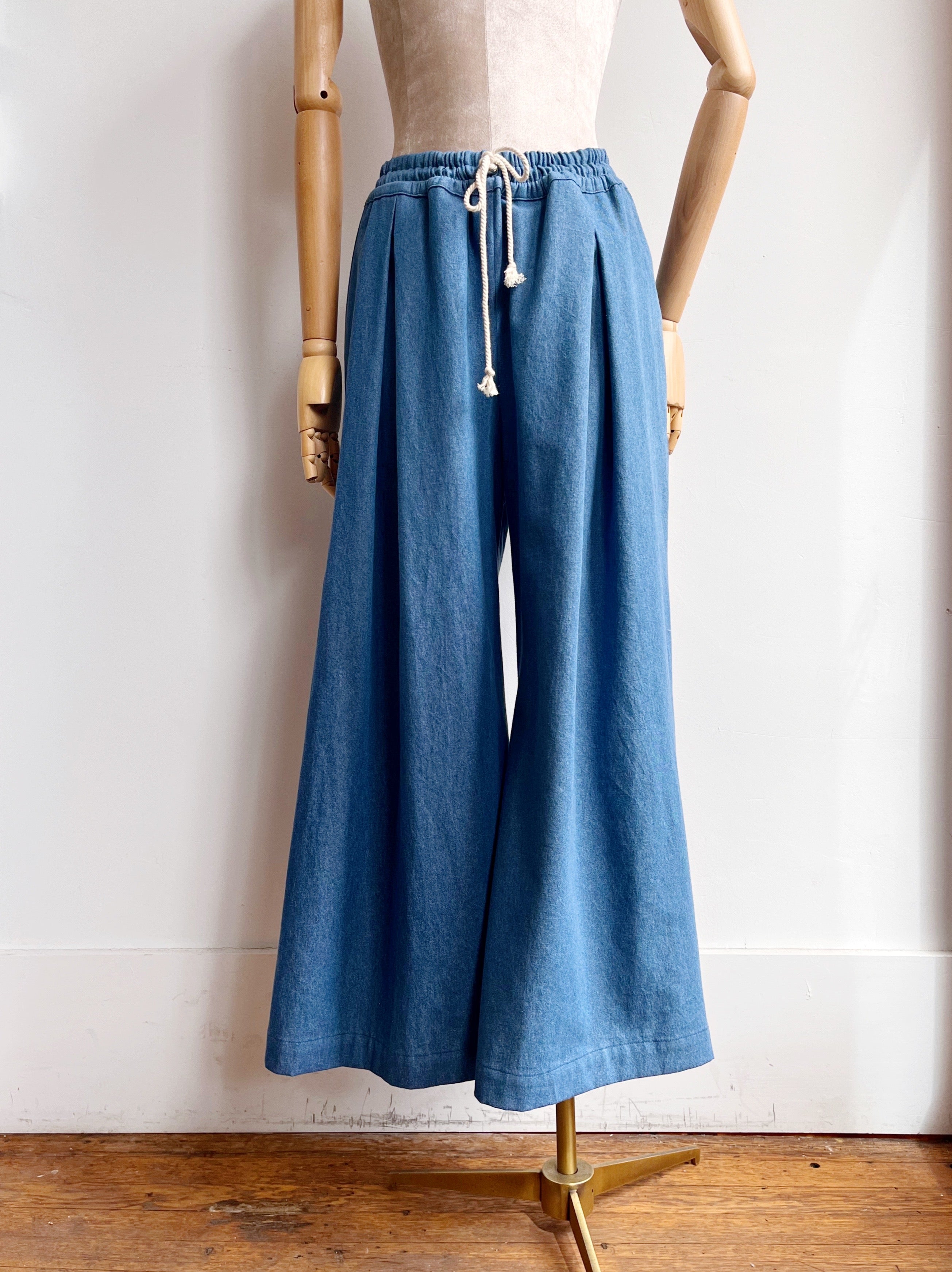 Wide-leg pants in lightweight, light wash denim