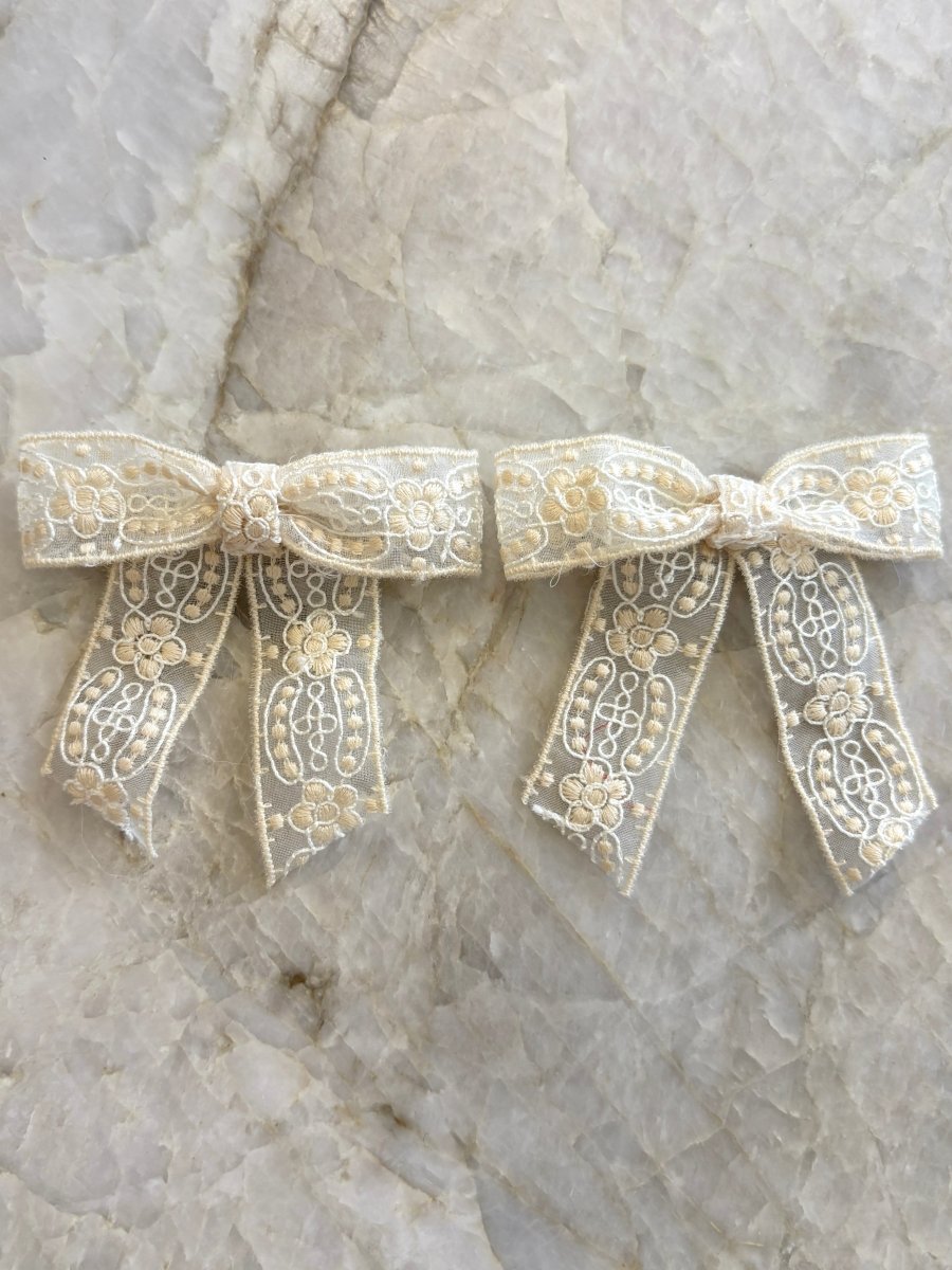 Daisies Lace Pair Bow Hair Clips (Multiple Colors) - Made X Hudson