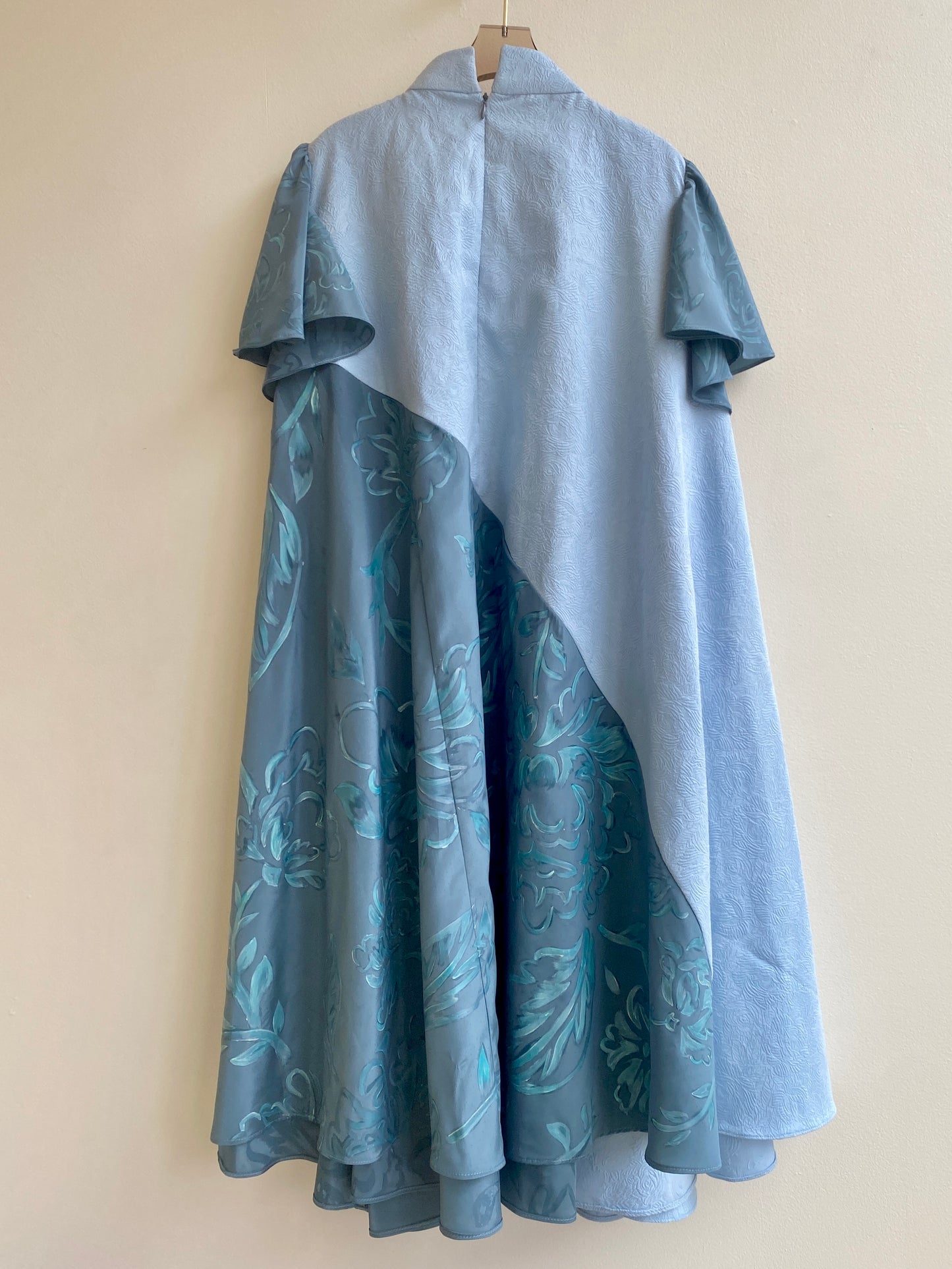 Hand-Painted Strolling Tent Dress w/ Flutter Sleeve (Pale Blue)