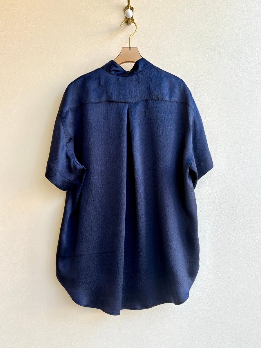 Short Sleeve Popover Shirt in Textured Navy Charmeuse - Made X Hudson