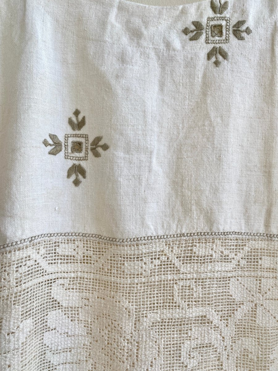 Embroidered 4 Point Star Linen & Crochet Box Top - Made X Hudson