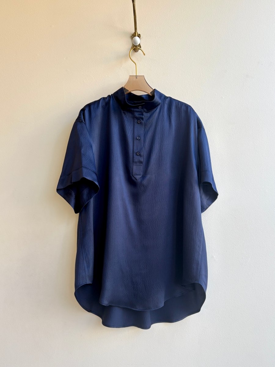 Short Sleeve Popover Shirt in Textured Navy Charmeuse - Made X Hudson
