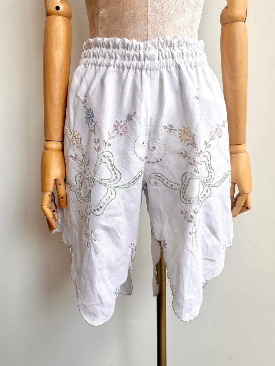 Bouquet and Bow Eyelet Linen Town Shorts - Made X Hudson