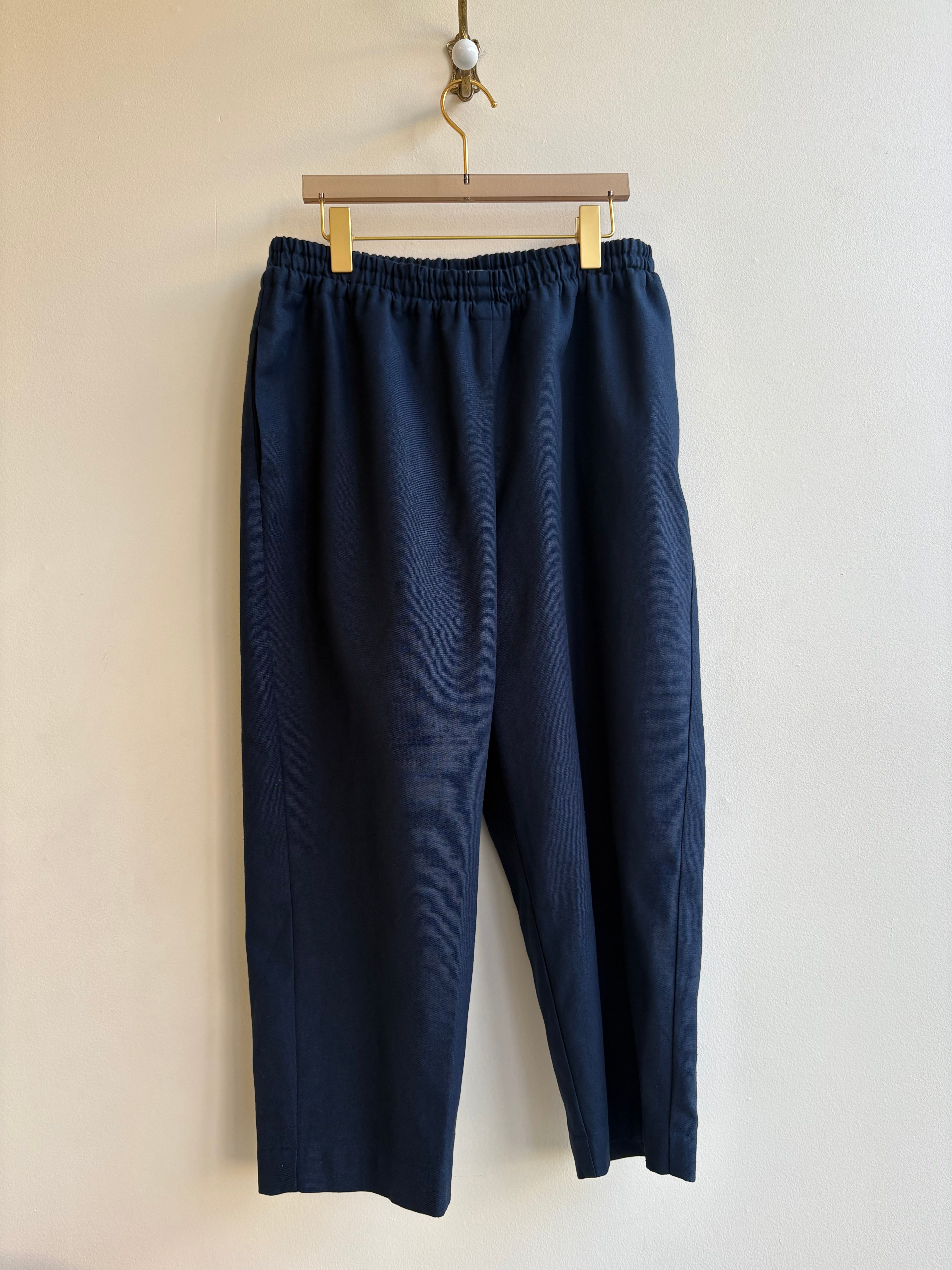 Image of cropped jogger-style pants in navy blue cotton canvas