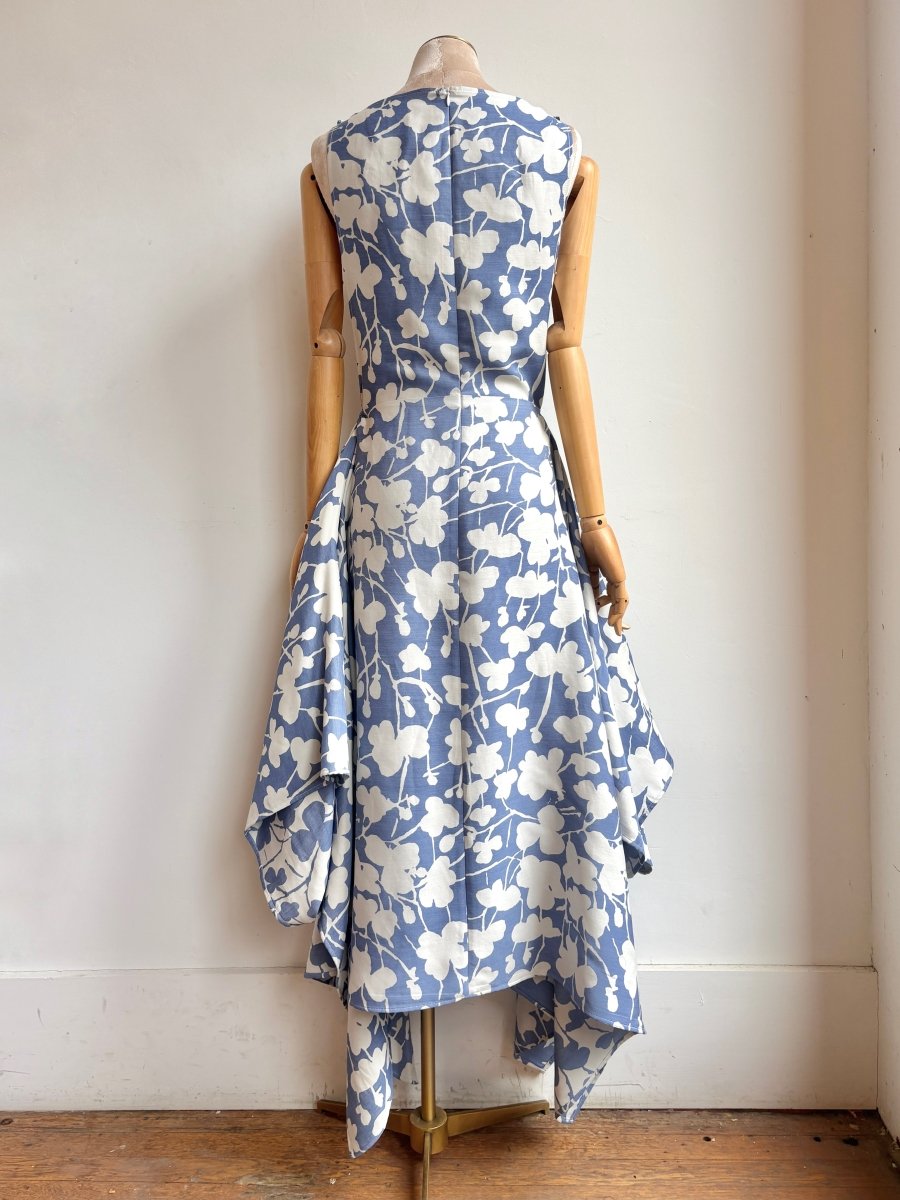 Zero - Waste White and Dusky Blue Floral Silhouette - Made X Hudson